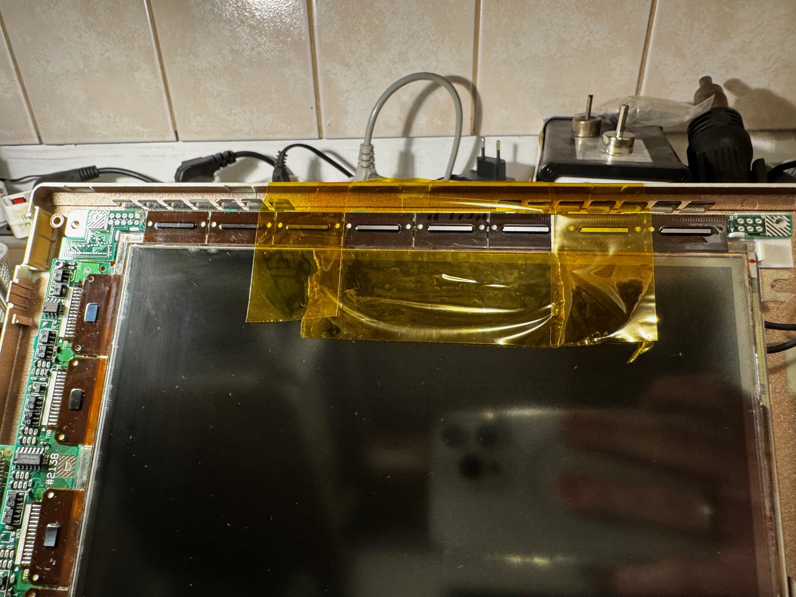 Kapton tape protects the panel; only the edge with the driver connections is free Kapton tape protects the panel; only the edge with the driver connections is free