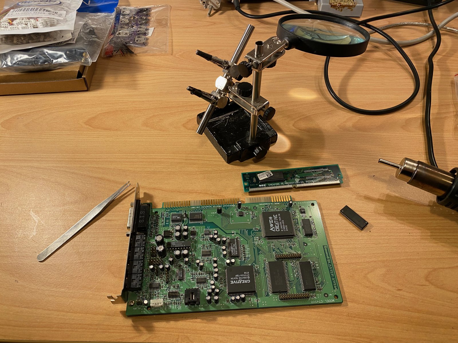 My workbench: the AWE64, the SIMM and the chip that I removed from it My workbench: the AWE64, the SIMM and the chip that I removed from it
